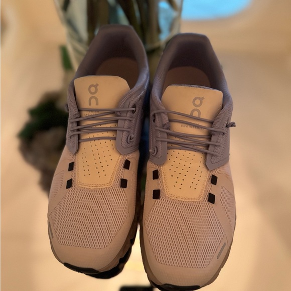 Periwinkle/Gray/White Sneakers OnRunning, Size 9 - Picture 4 of 6